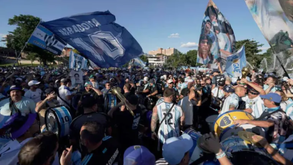 En la previa del debut mundialista, miles de argentinos realizaron un banderazo en Kansas