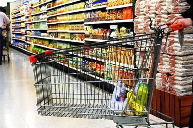 El consumo registró su sexta baja consecutiva: cayó 2,2% anual en mayo