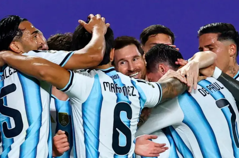 Argentina selló su clasificación tras vencer 2 a 0 a Austria con goles de Messi que agiganta su historia
