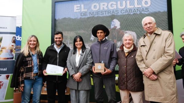 La provincia distinguió a cabañeros entrerrianos en la Expo Rural