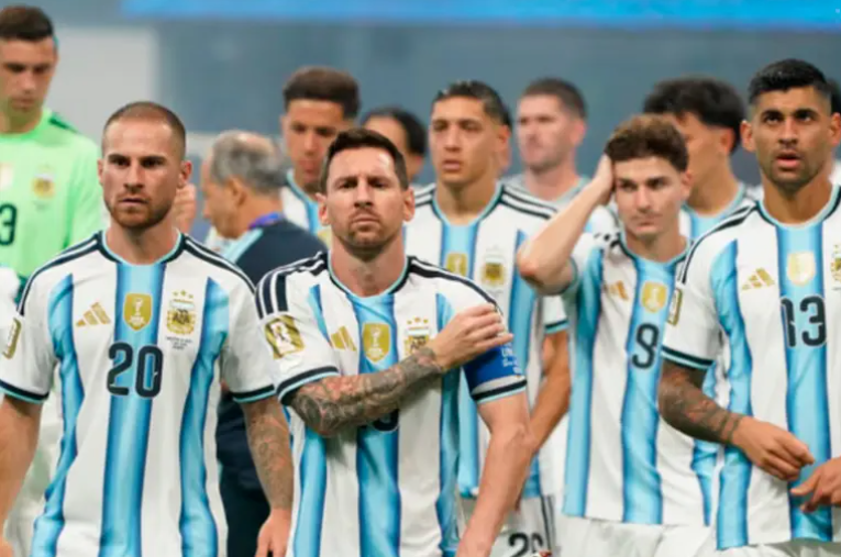 De celeste y blanco: confirmaron la indumentaria de la Selección para la final del mundial
