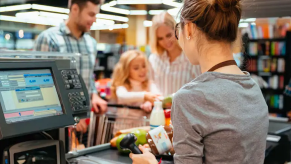 Empleados de comercio: acordaron suba salarial en tres tramos y un bono de $50.000