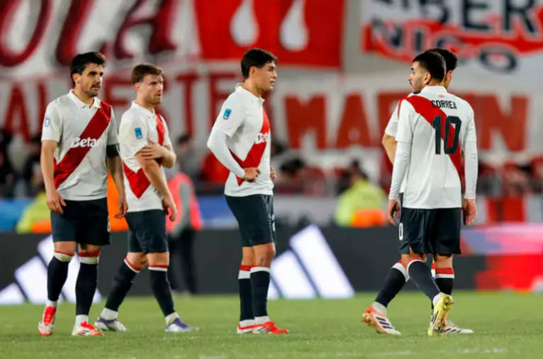 Barracas Central hizo historia: venció a River en el Monumental y amargó los debuts de Otamendi y Correa