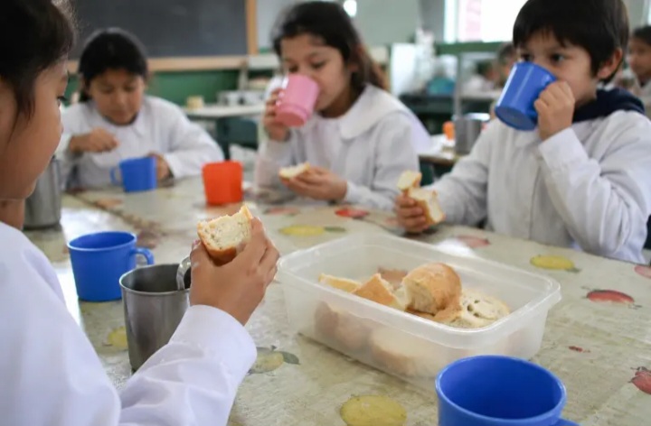 Presentaron un amparo colectivo para frenar el nuevo sistema de desayunos y meriendas escolares
