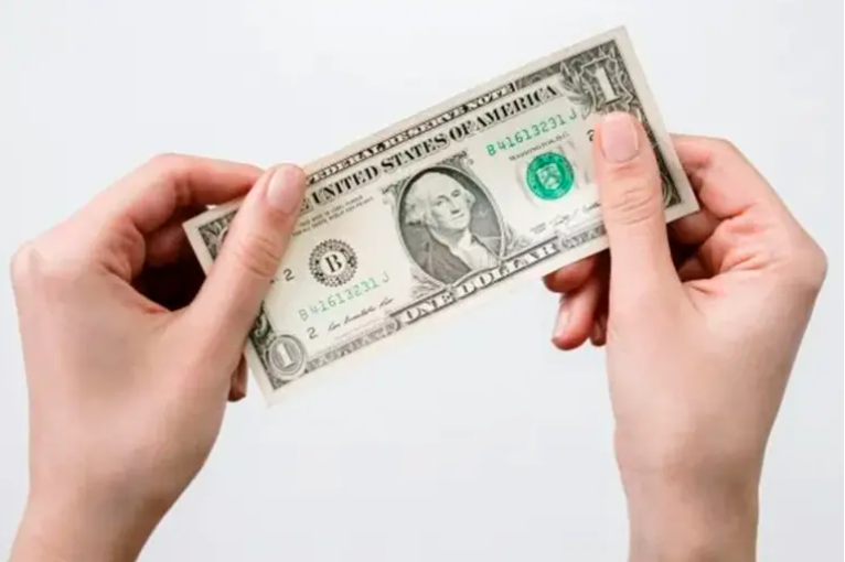 El dólar abrió la semana en alza: el oficial subió a $ 1.530