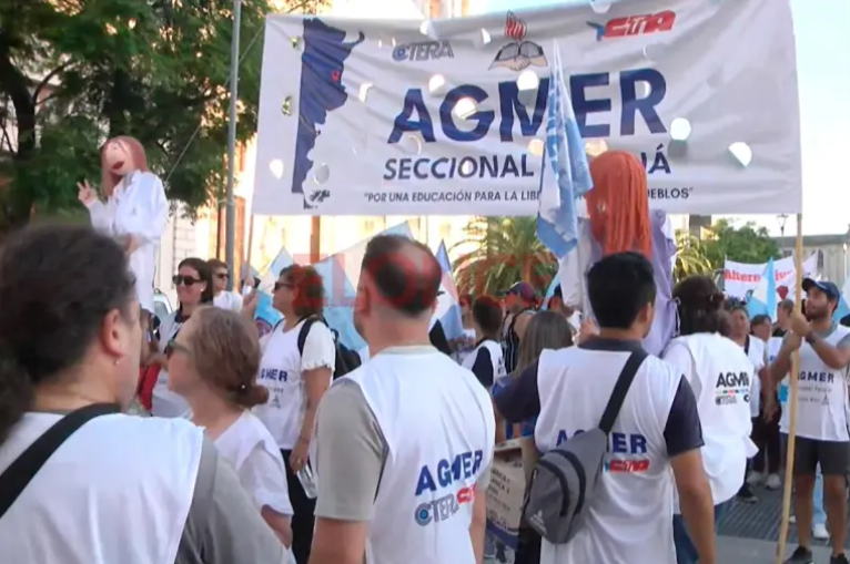 Se cumple la segunda jornada del paro docente en Entre Ríos y habrá una marcha de antorchas