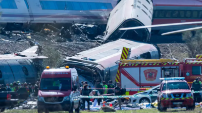 Ascienden a 64 los muertos por el choque de trenes en España
