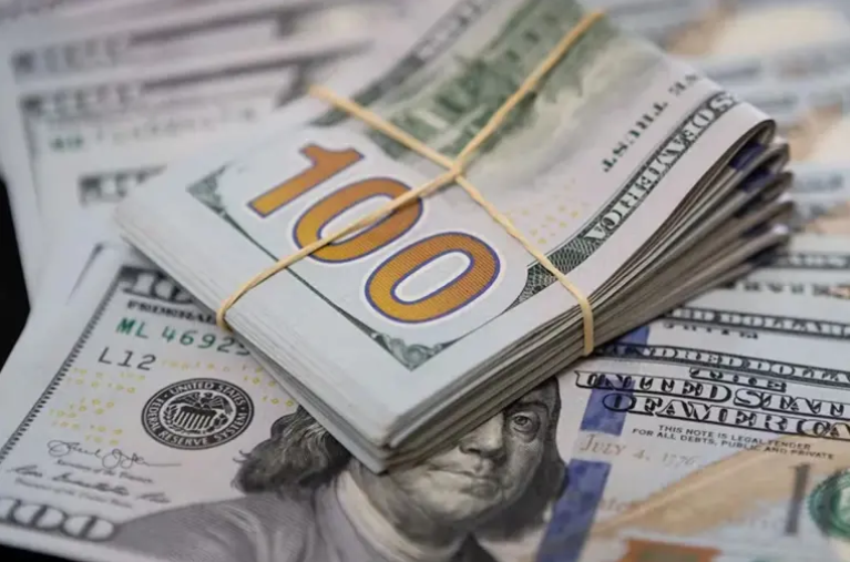 Los depósitos en dólares subieron un 2,5% en septiembre y alcanzaron un nuevo máximo