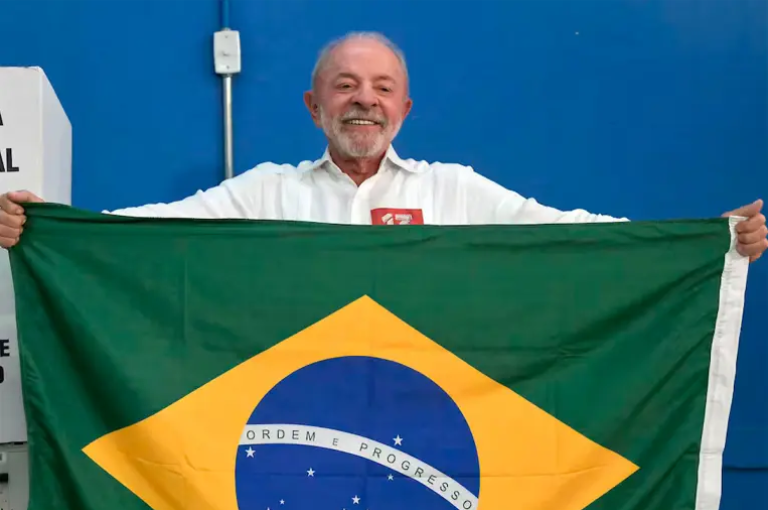Lula ganó el balotaje en Brasil, remontó la primera vuelta y consiguió un histórico cuarto mandato