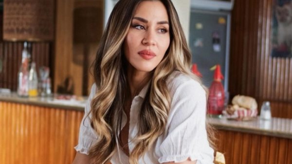 Jimena Barón compartió una osada foto frente al espejo durante el rodaje de su serie